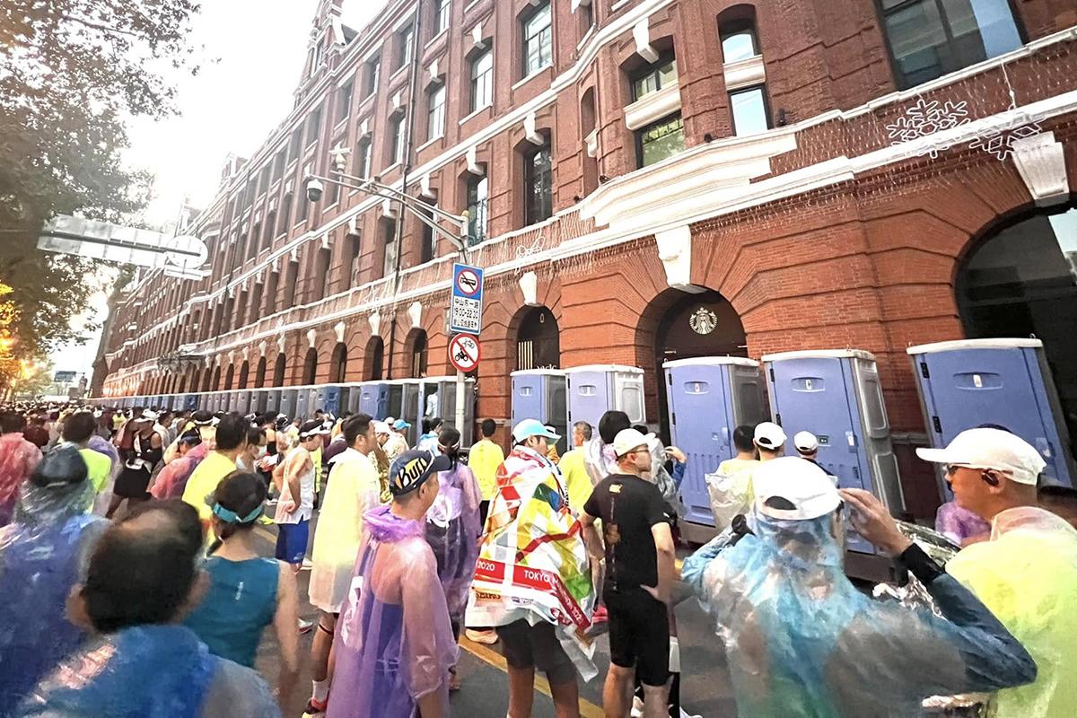 陸瀚民話賽道沿途有好多流動廁所。(陸瀚民FB)