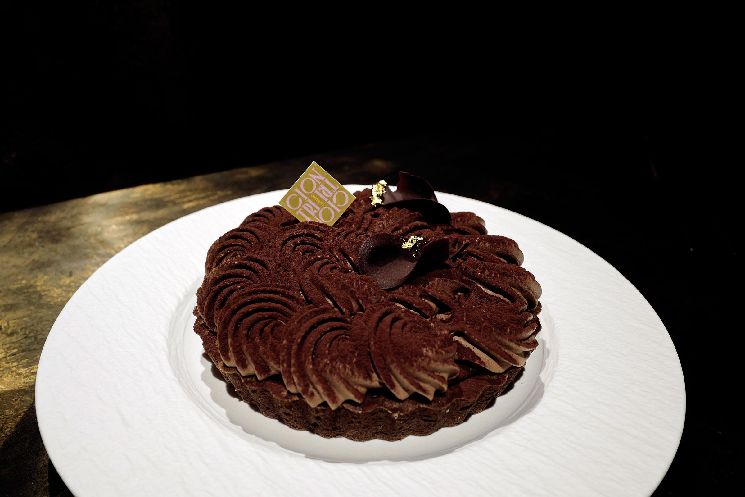 85_ Valrhona Dark ChocolateTart─5'' $320,6''$460
