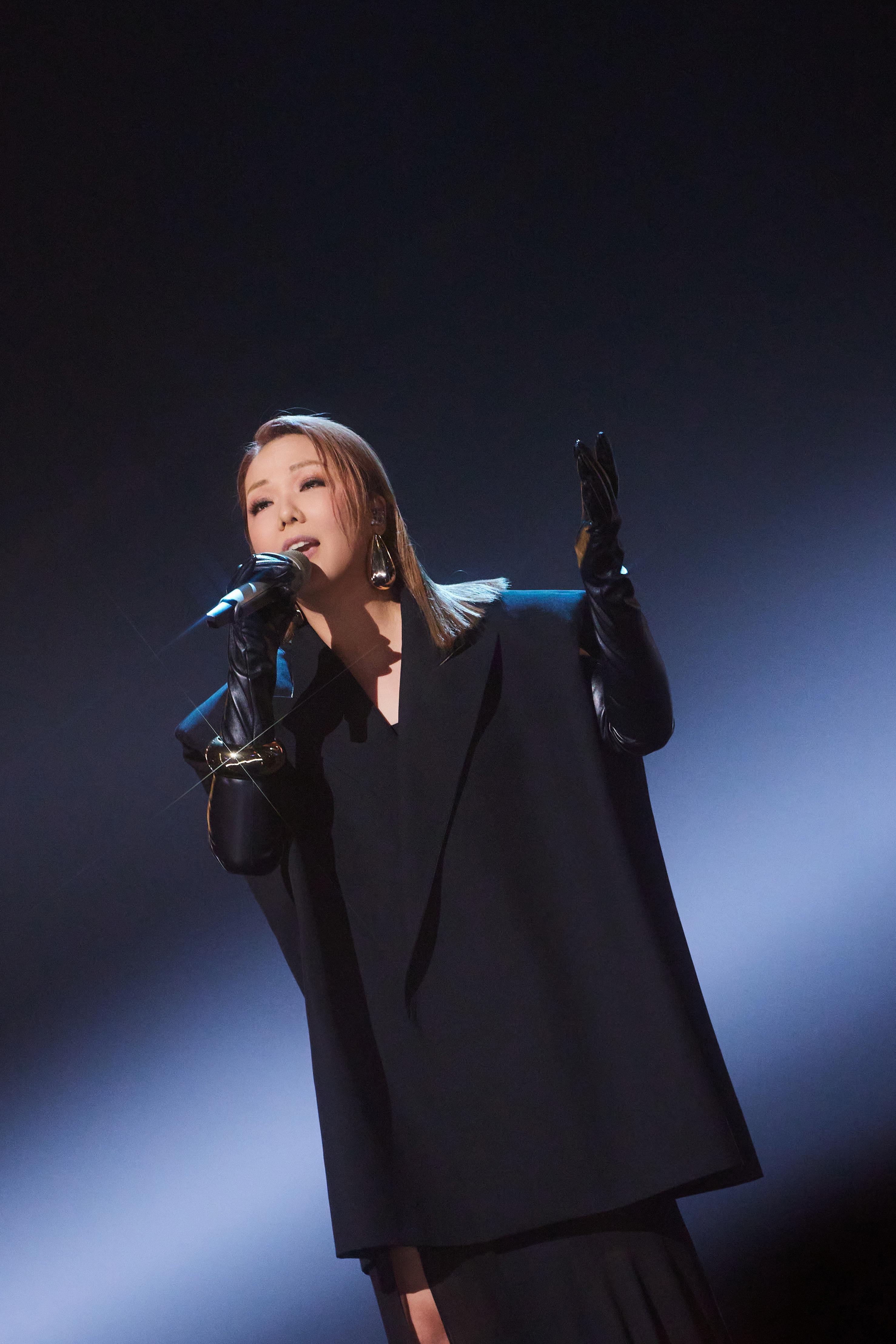 Janice今次揀選了2005年經典廣東歌《命硬》的原稿版《她整晚在寫信》。