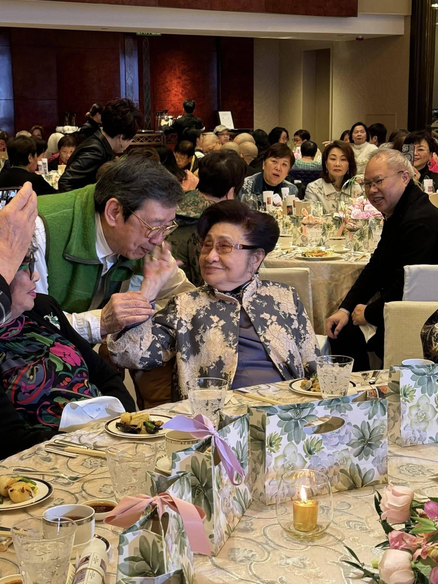 白雪仙與胡楓敘舊。