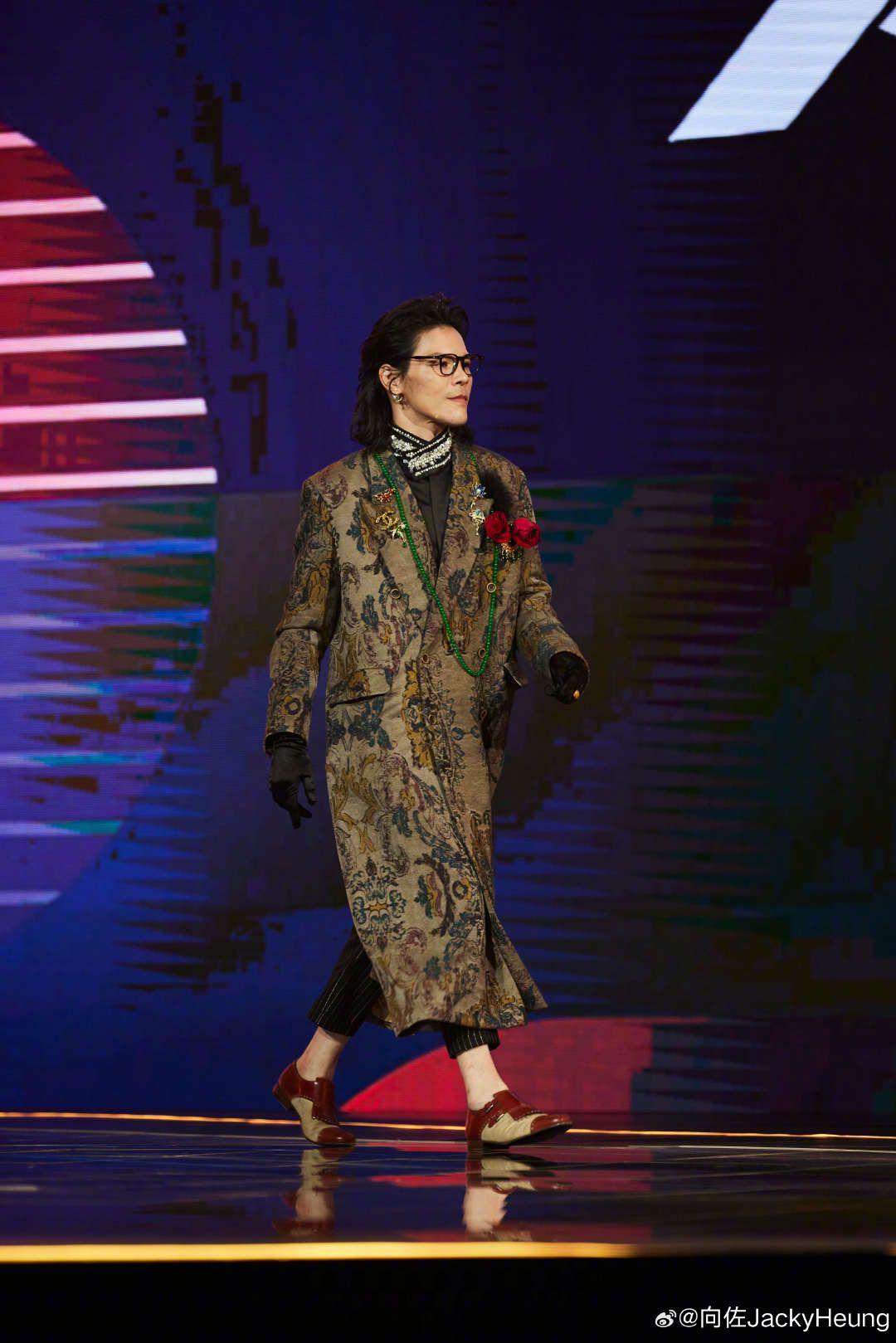 向佐自爆手臂舊傷復發,加上患了流感。