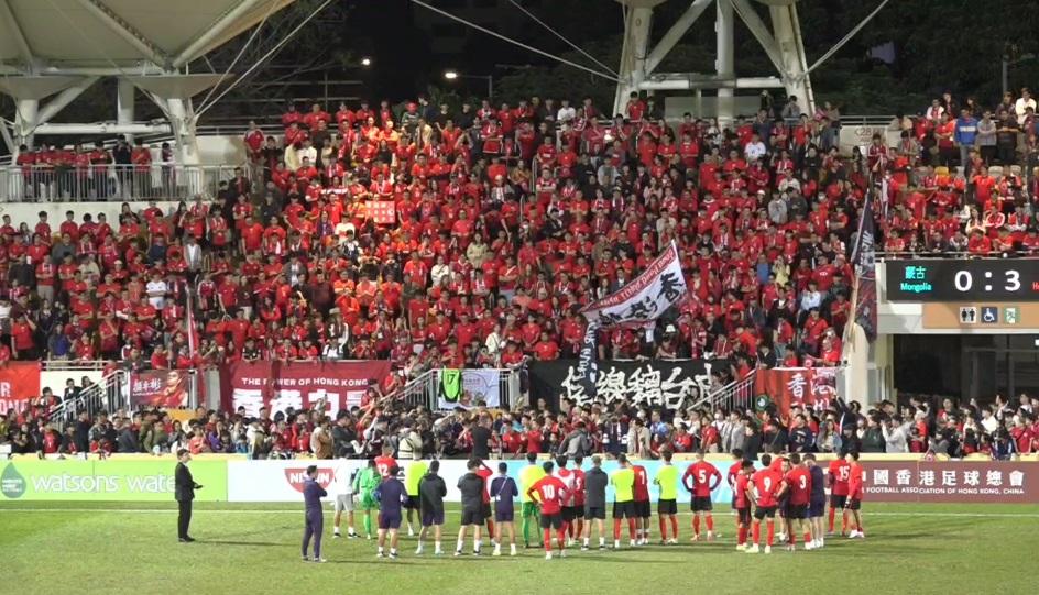 港足響頭炮,向球迷致謝。(EAFF直播截圖)