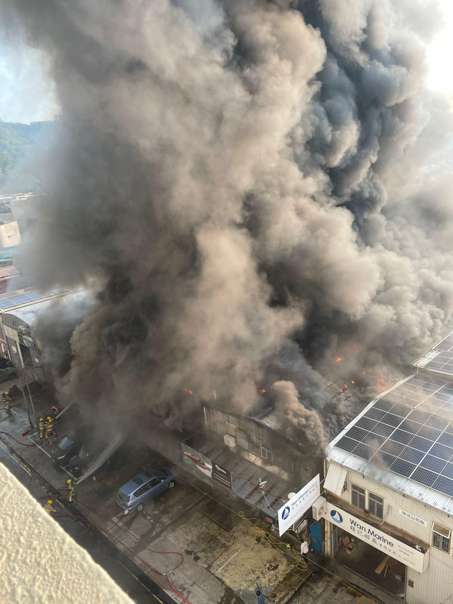 黃竹坑深灣道船廠大火(讀者提供)