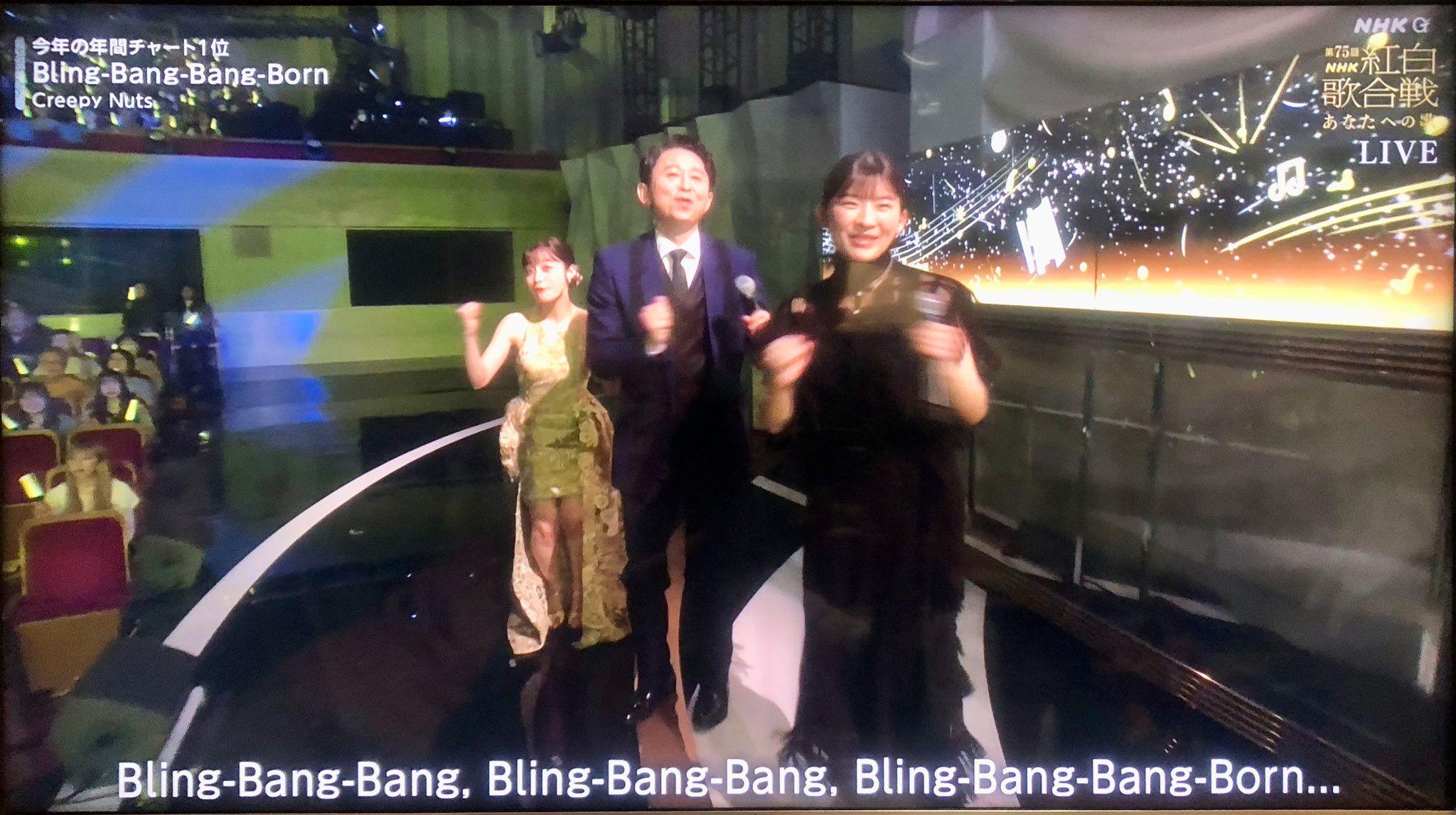 橋本環奈、伊藤沙莉、有吉弘行投入起舞,在舞台一邊齊跳「BBBB dance」。