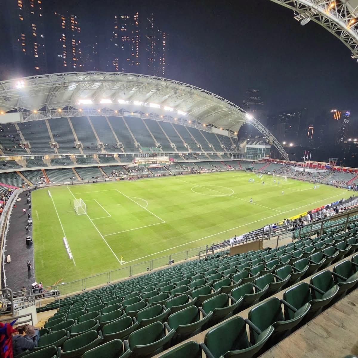 大球場的看台球迷寥寥可數。(連登討論區圖片)