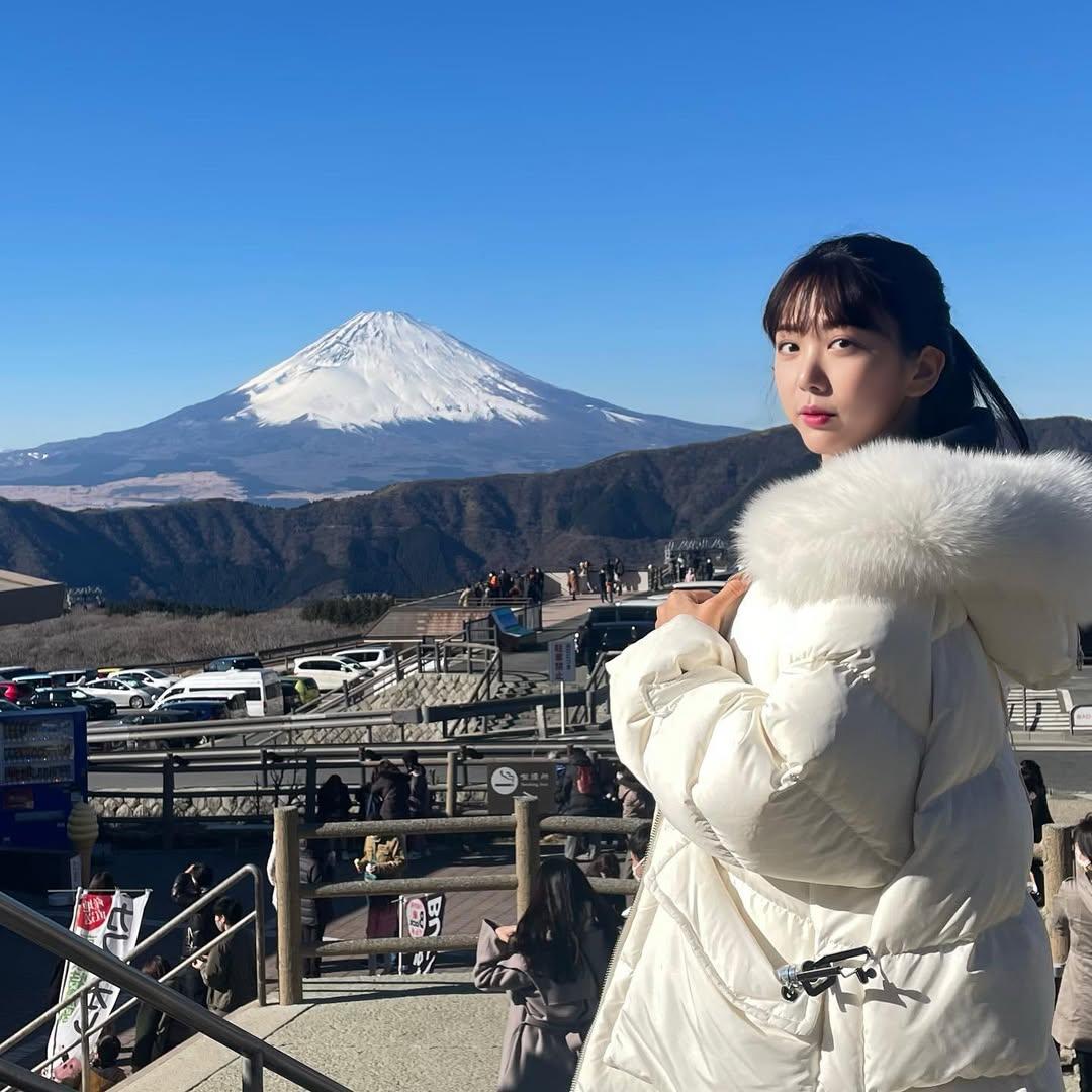 MBC氣象美女主播奧約安娜生前曾到日本與富士山拍照。