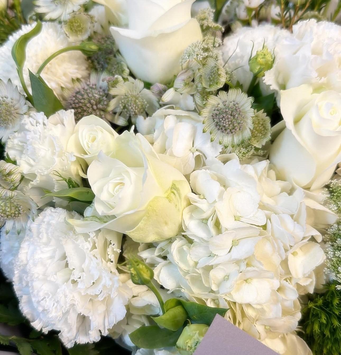 李佳芯42歲生日收花。