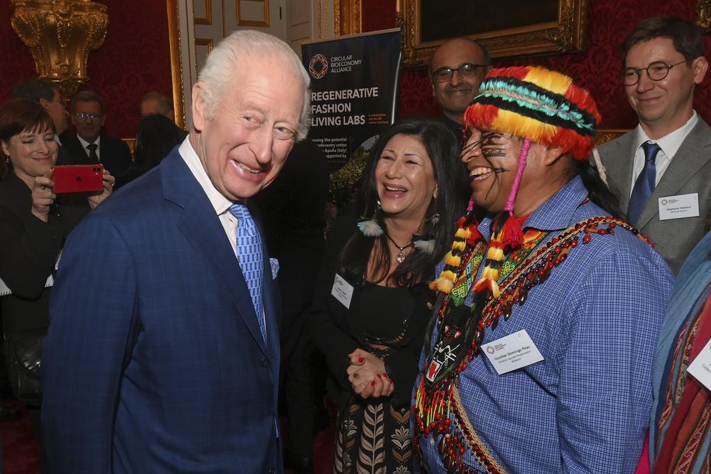 查理斯近日出席公開場合,精神不俗。(美聯社)