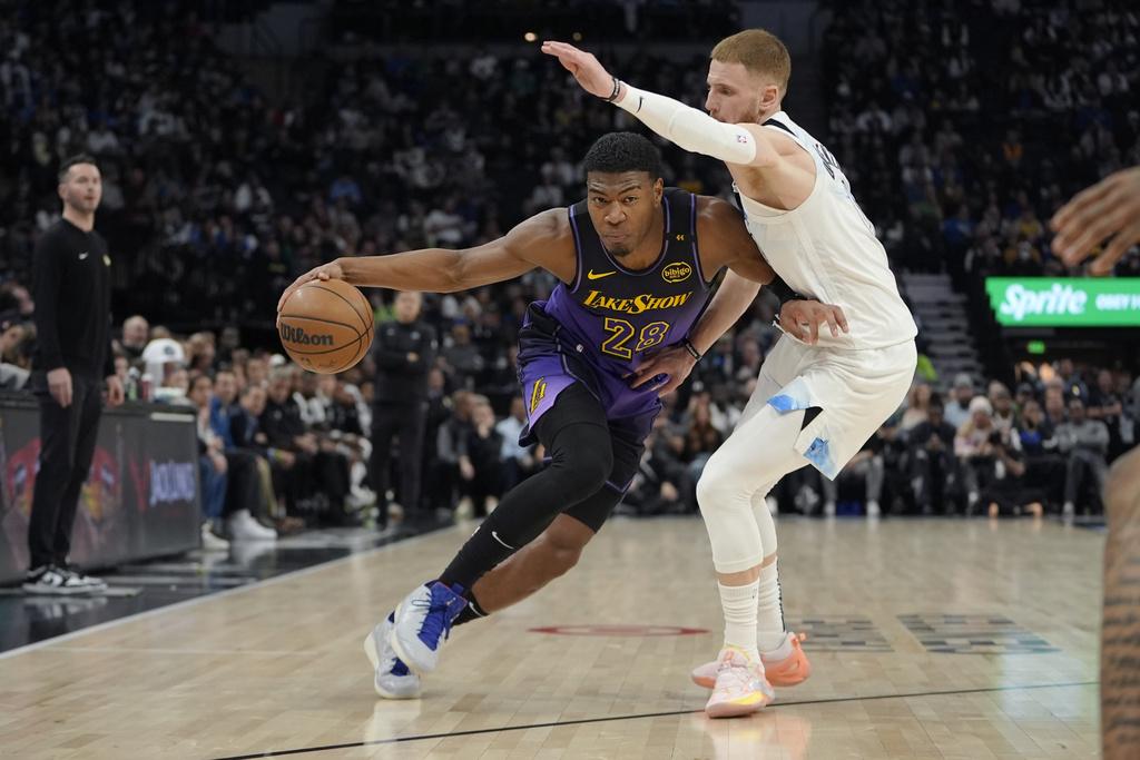 八村壘為湖人上陣29分鐘攻入10分。(美聯社)