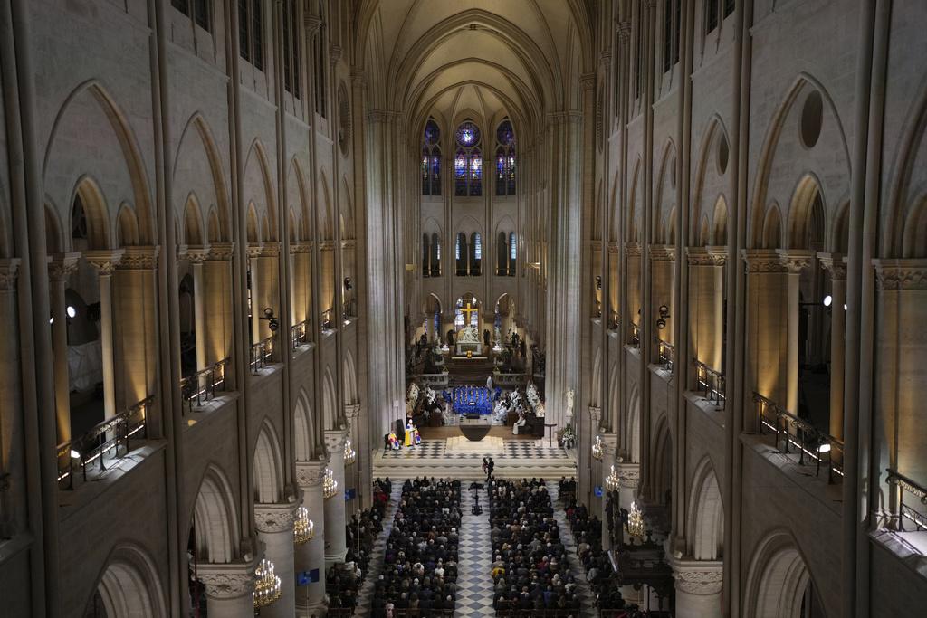 巴黎聖母院於2019年經歷火災後歷時近5年修復,於周六(7日)舉行盛大的重新開放儀式。(美聯社)