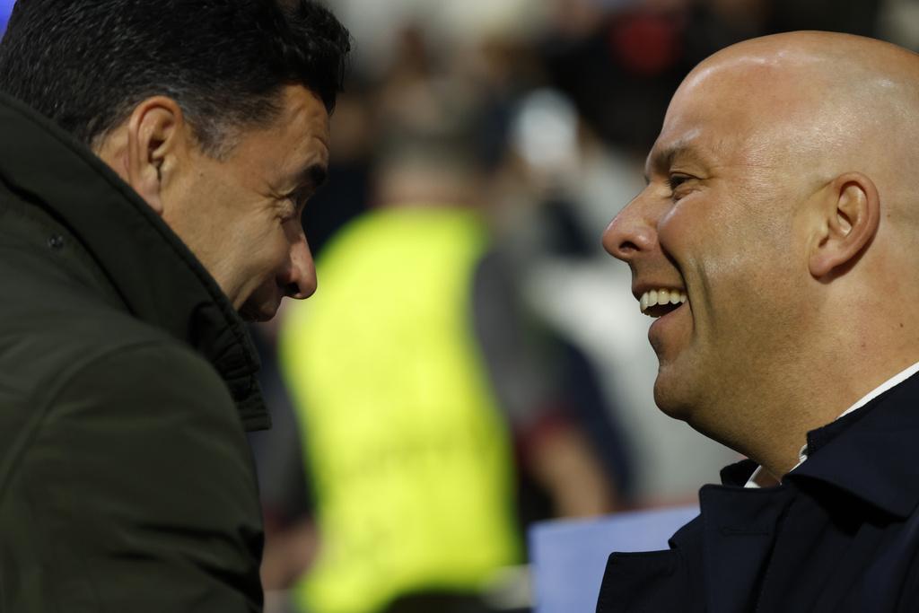 史洛治(Arne Slot,右)帶領利物浦歐聯6戰全勝。(美聯社)