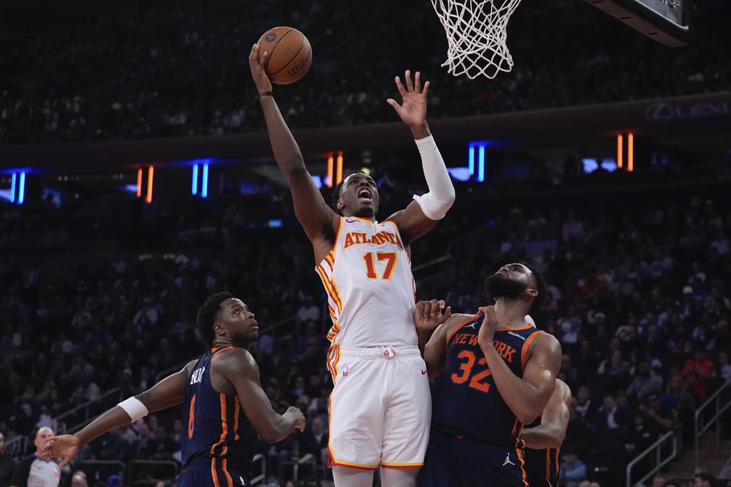 鷹隊以108:100淘汰紐約人入四強。(美聯社)