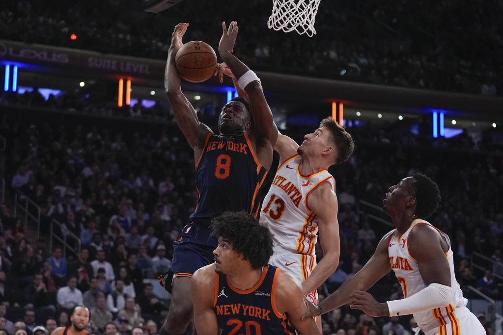 鷹隊以108:100淘汰紐約人入四強。(美聯社)