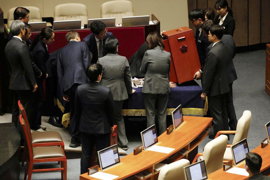 南韓國會通過彈劾動議。(AP)