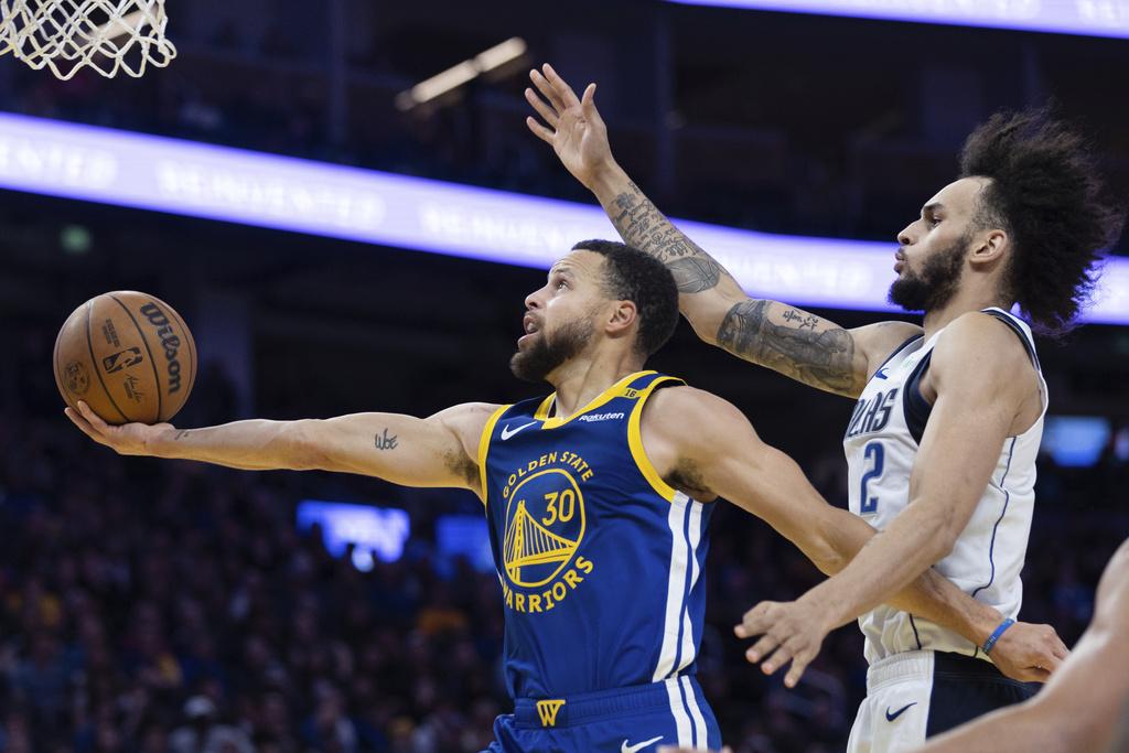 獨行俠以143:133擊敗勇士。(美聯社)