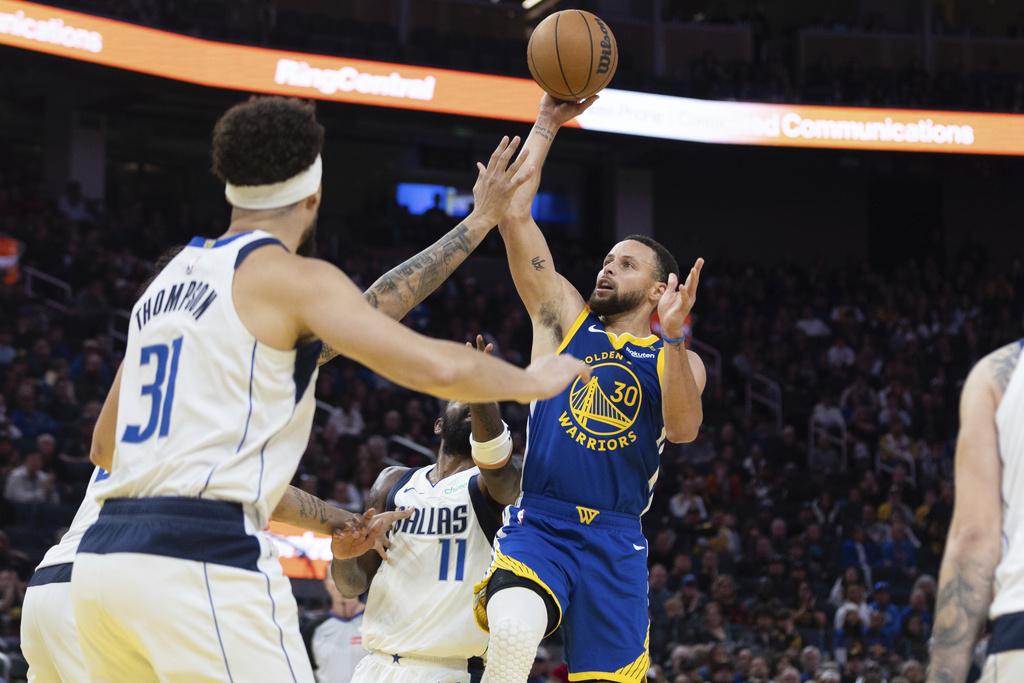 獨行俠以143:133擊敗勇士。(美聯社)