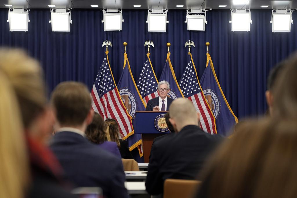 鮑威爾在記者會上形容,本月的減息決定是一個艱難的選擇。(AP)