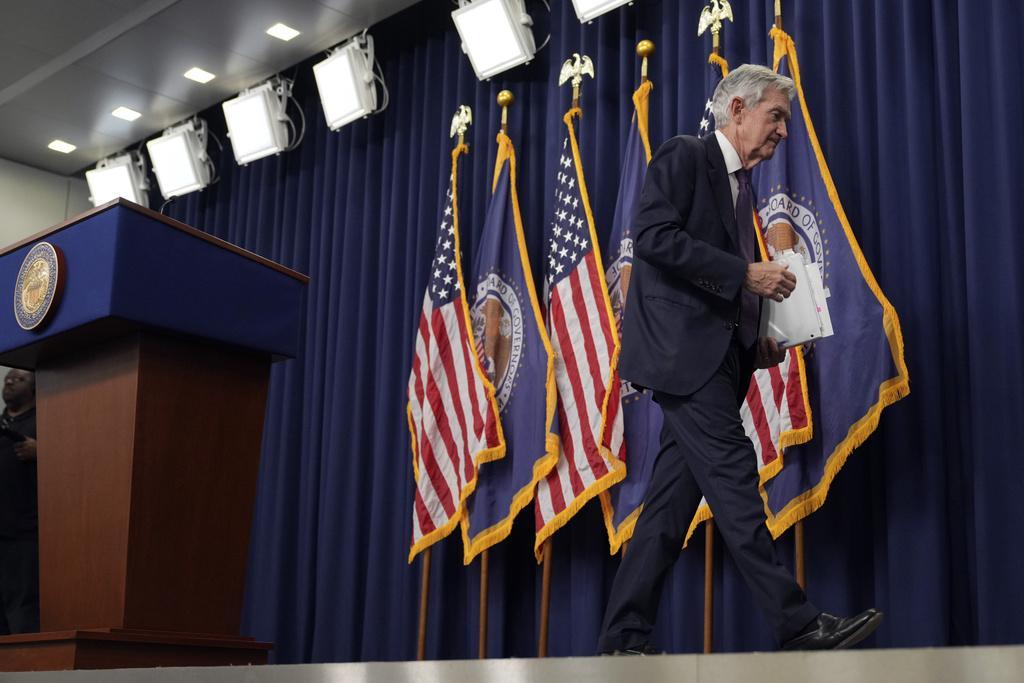 美聯儲局在12月的議息聲明中表示預期明年將減息半厘,被市場解讀為「鷹派降息」,導致股市急跌。(AP)