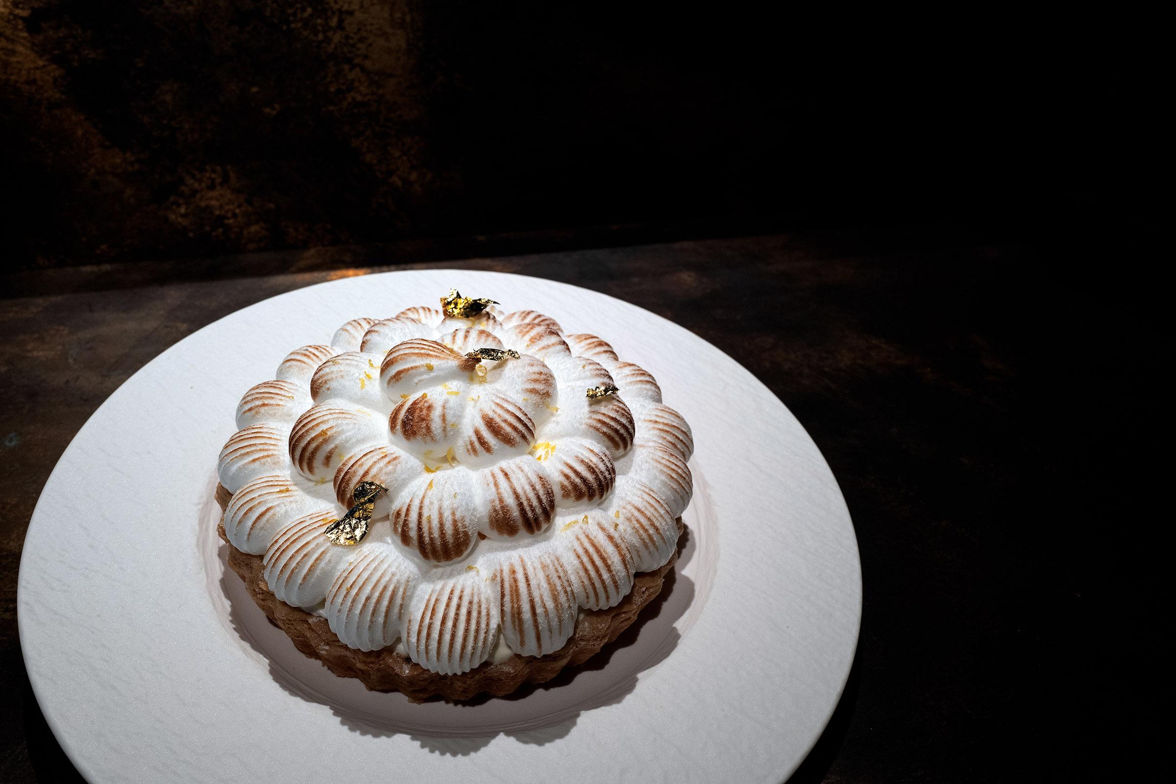 Amalfi Lemon Meringue Pie─5'' $330,6''$480