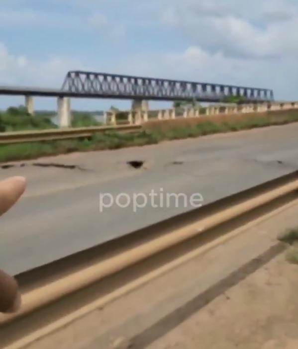 巴西一座大橋崩塌,初時出現裂縫令拍片者緊急離開。