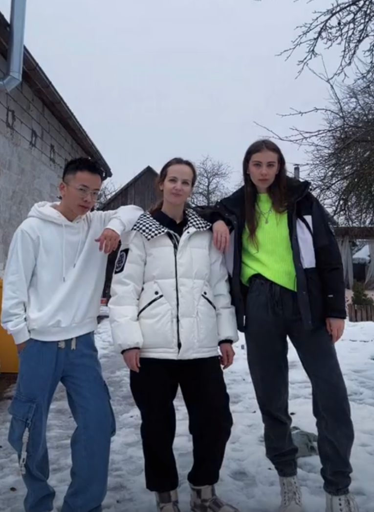 白俄羅斯美女娜美的母親也比田軍高。