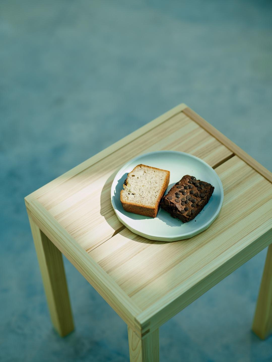 香蕉蛋糕$35、布朗尼$35