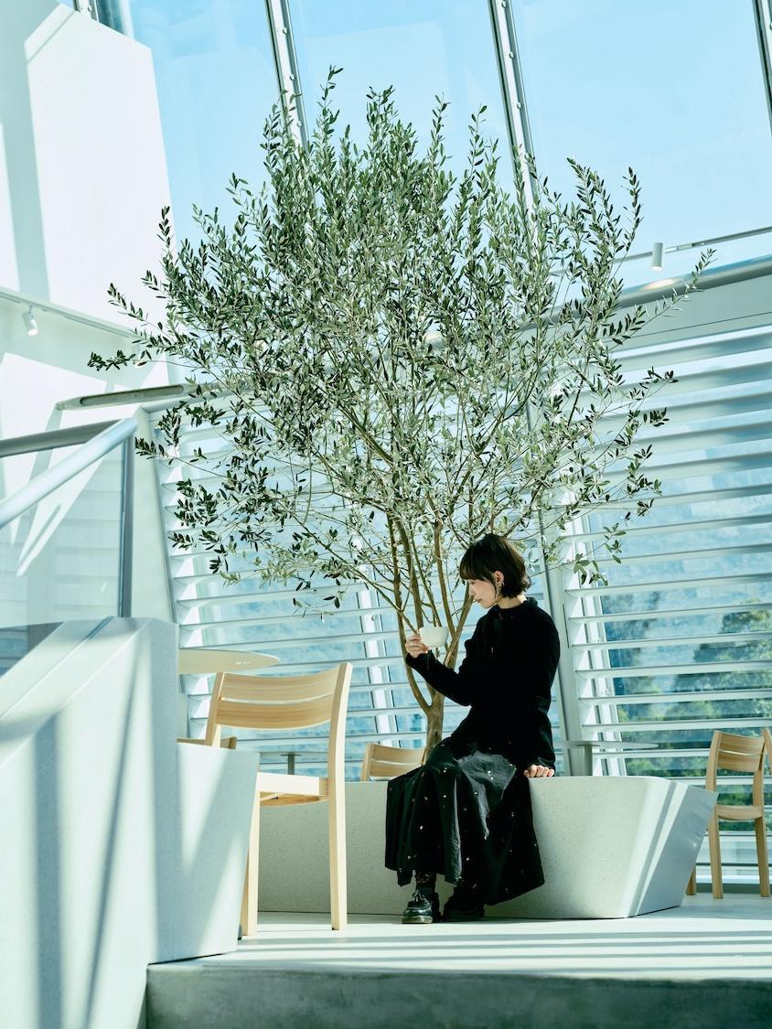 東涌店以 「Gate Park」為設計靈感,連結城市與島嶼山景。