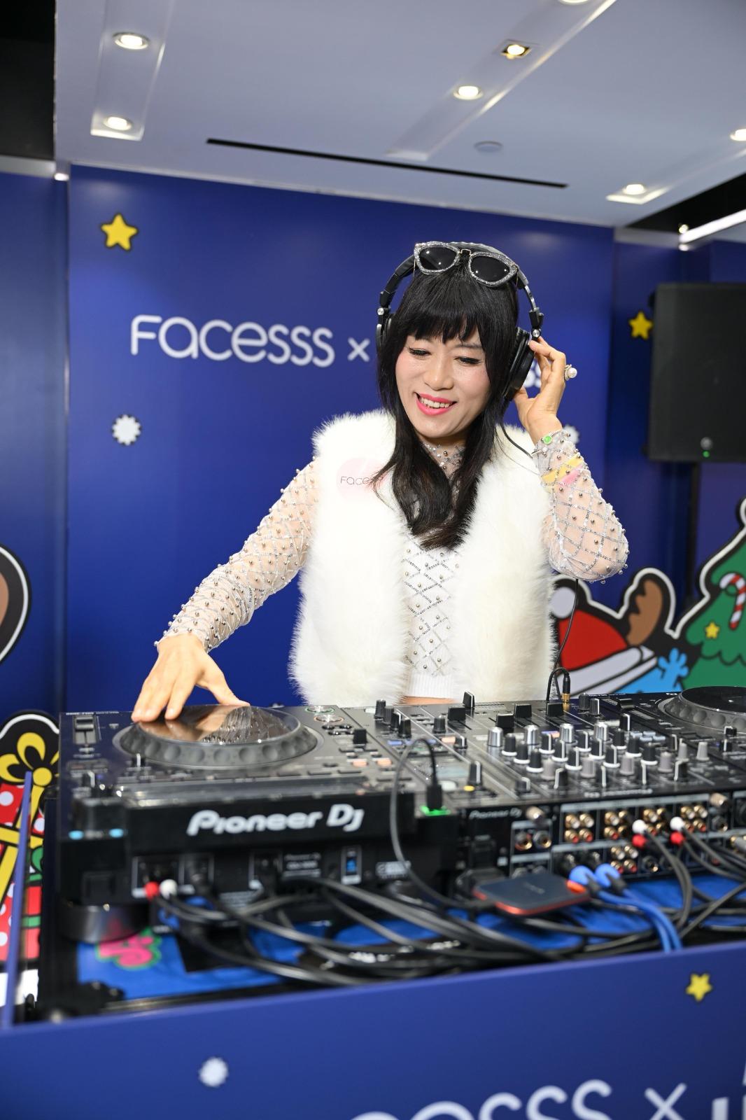 品牌日前在海運大廈Facesss分店舉行「Merry & Glam」聖誕盛典派對,邀請嘉賓出席,包括玄學家七仙羽師傅、男神朱mic等。