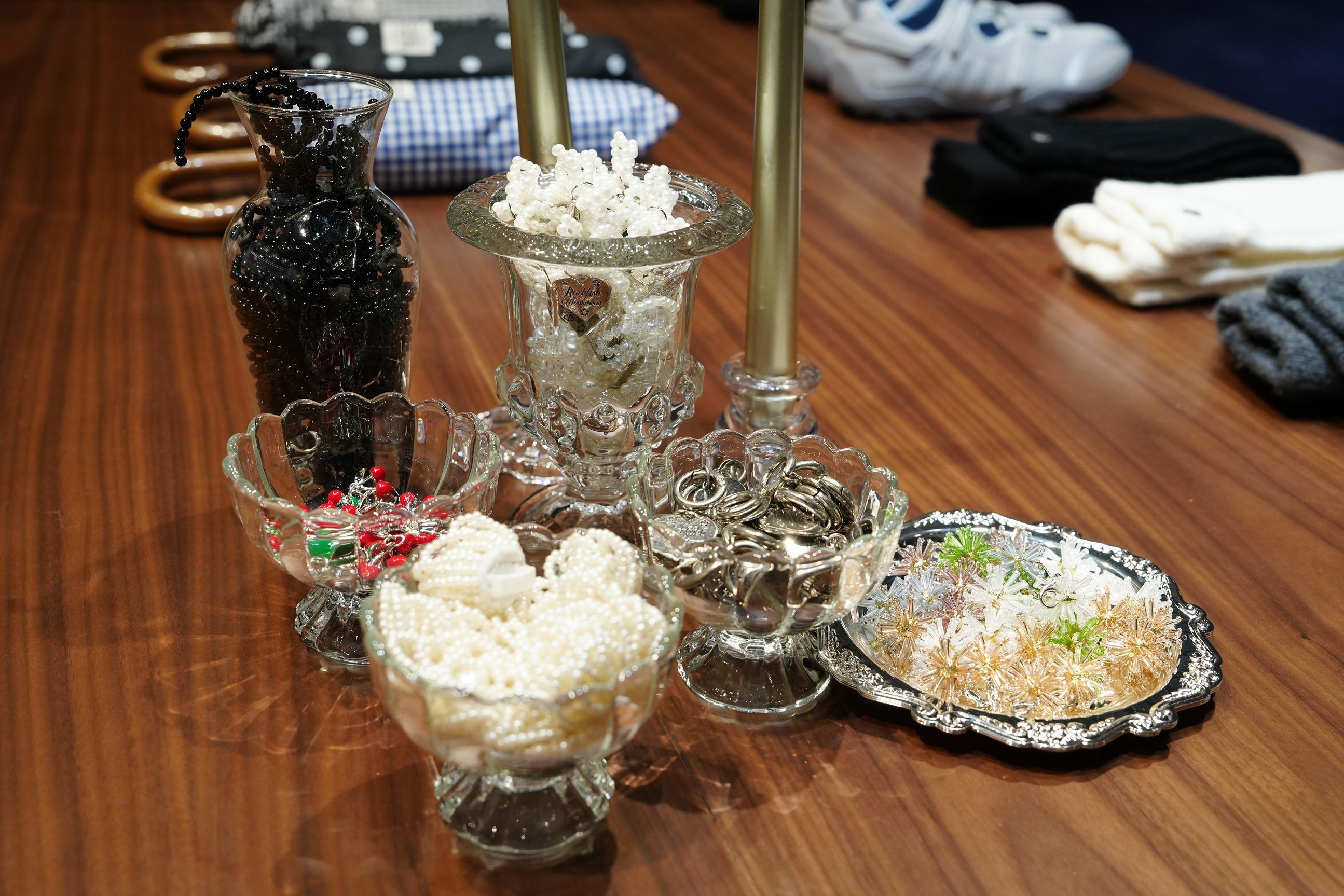 凡購買任何瑪莉珍鞋,即可獲贈掛鞋吊飾3粒。