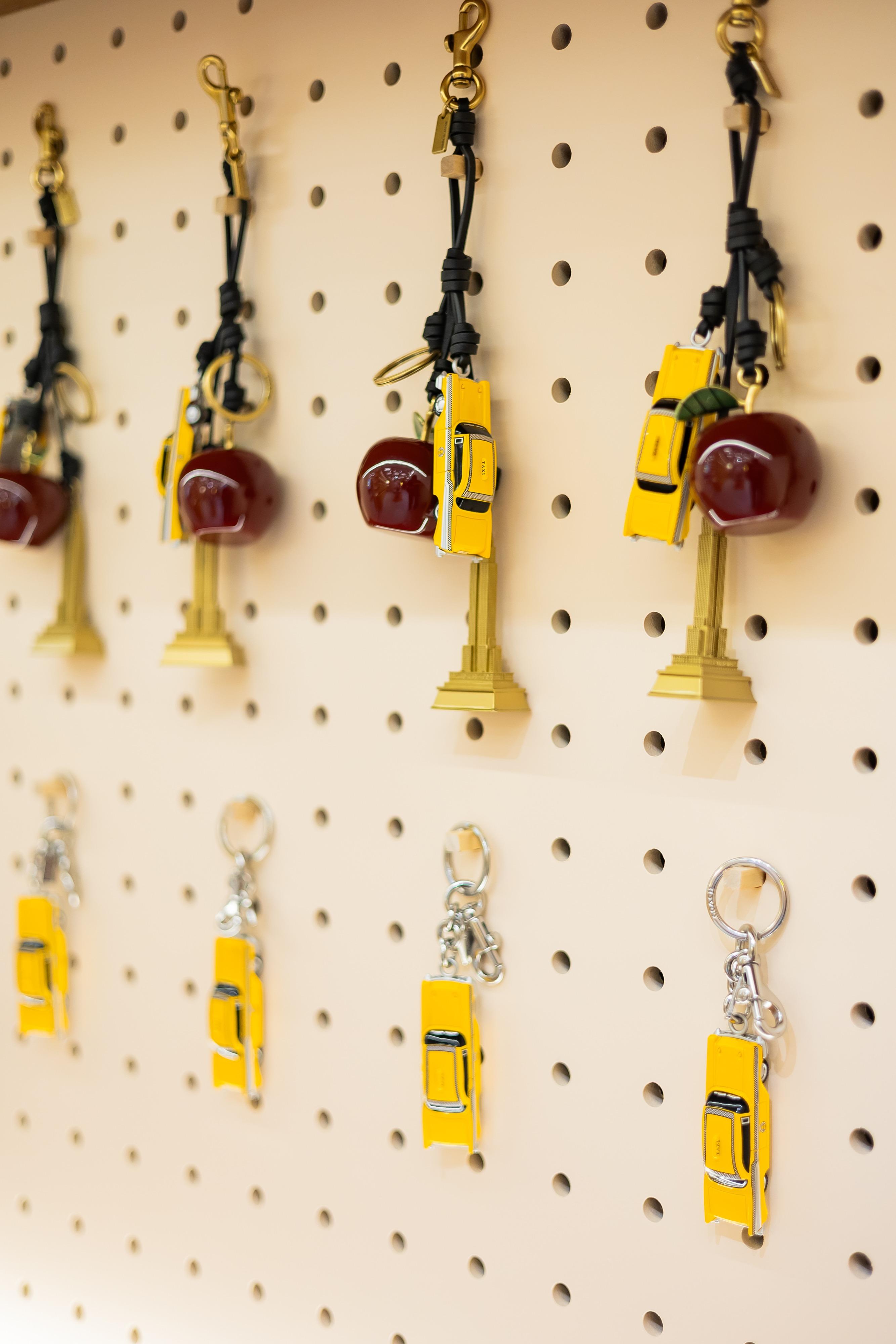 Coach提供多樣的節日禮物選擇。