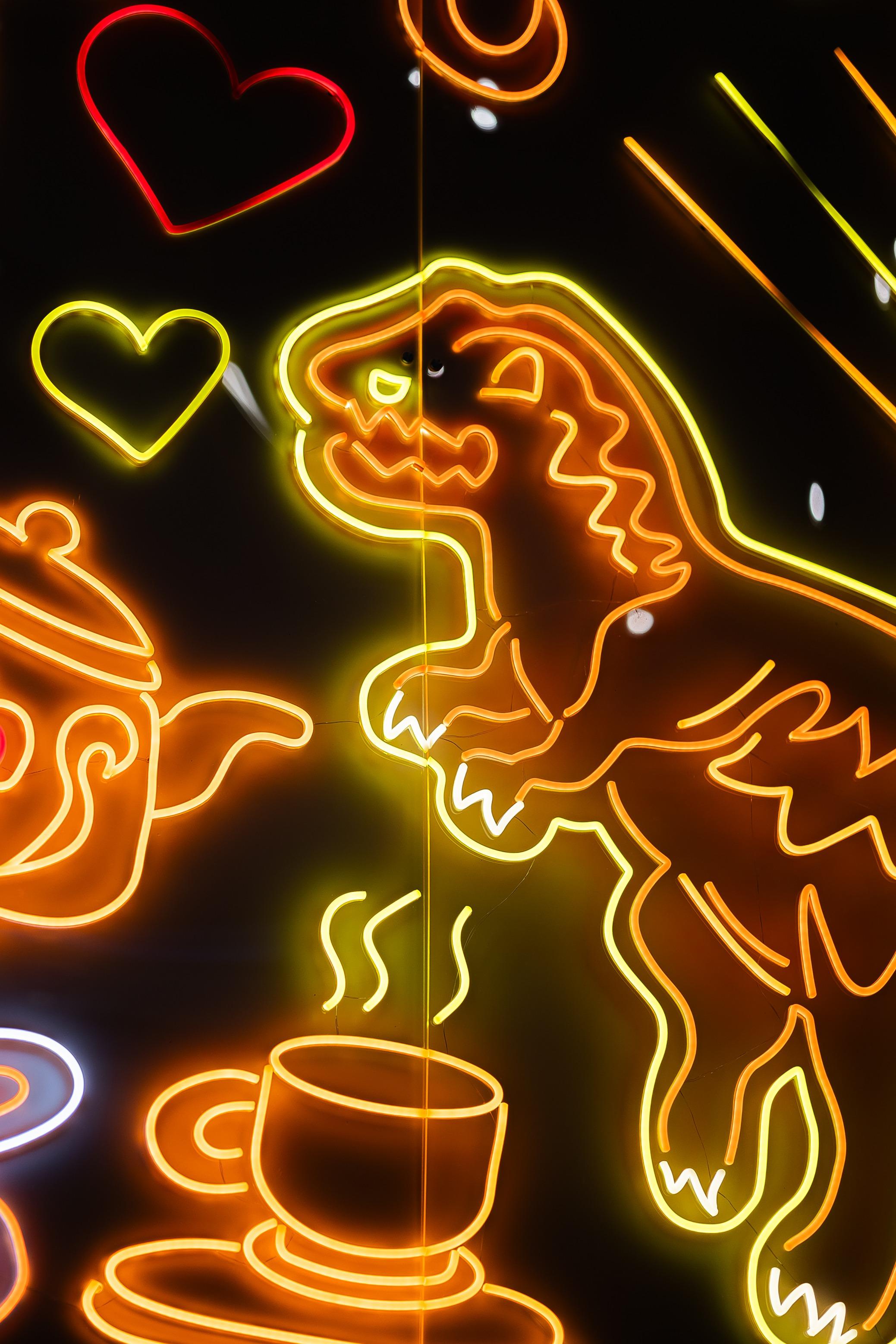 Jive Lau把本地霓虹燈及標誌性元素融入於店鋪設計中。