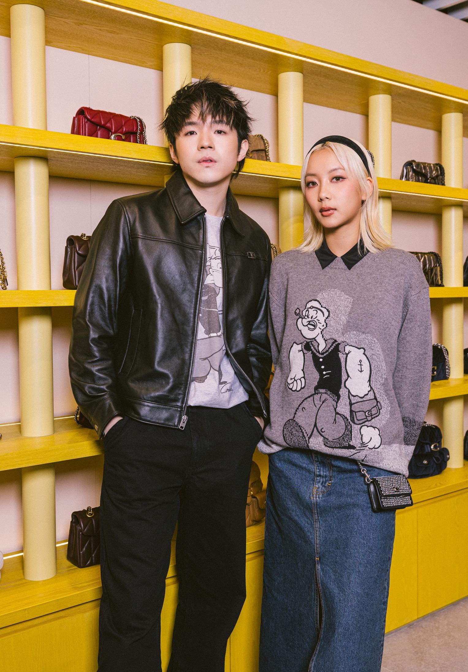 Coach在銅鑼灣崇光開設期間限定店 #BeyondNeon,請來MIRROR成員陳卓賢(Ian)和COLLAR成員邱彥筒(Marf),以及活動司儀陳俞希(Hailey)出席。