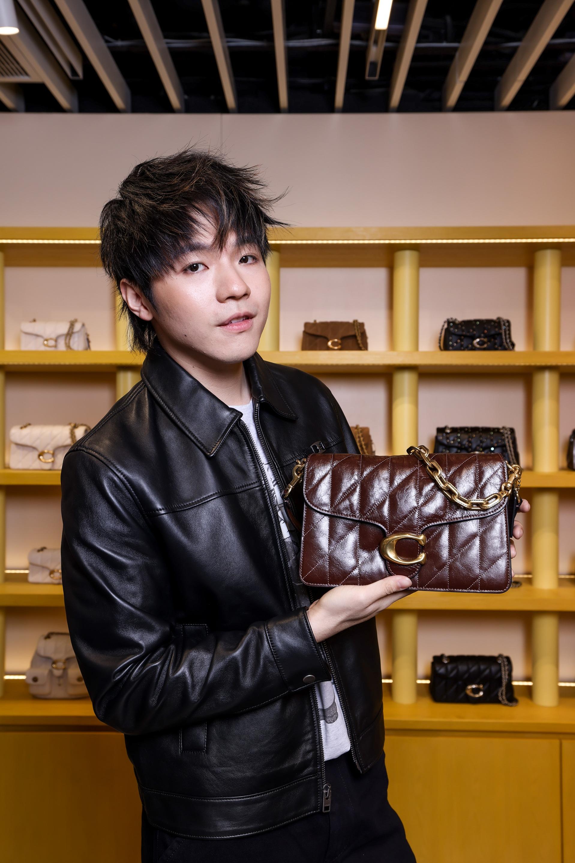 Coach提供多樣的節日禮物選擇。