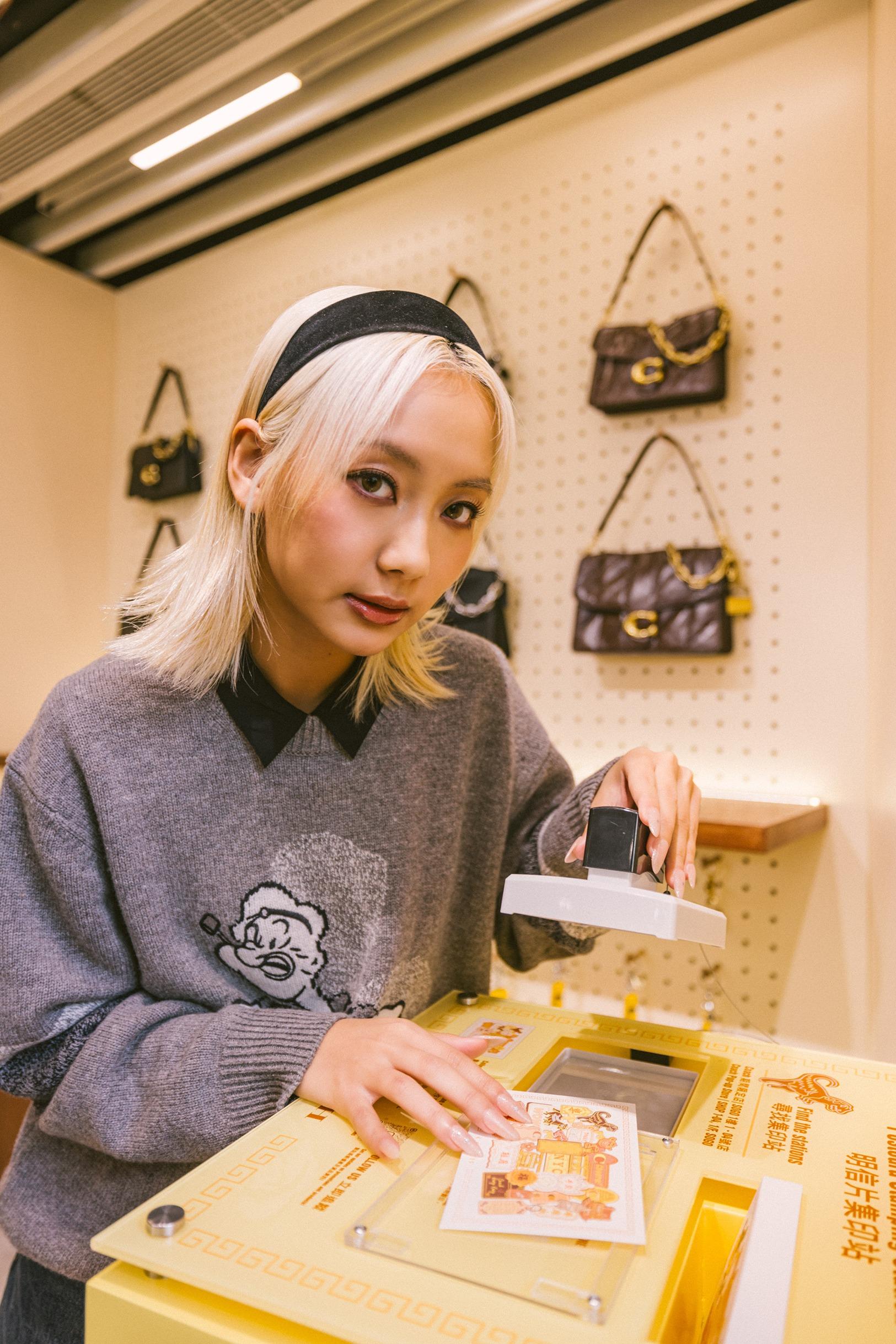 Coach明信片集章站