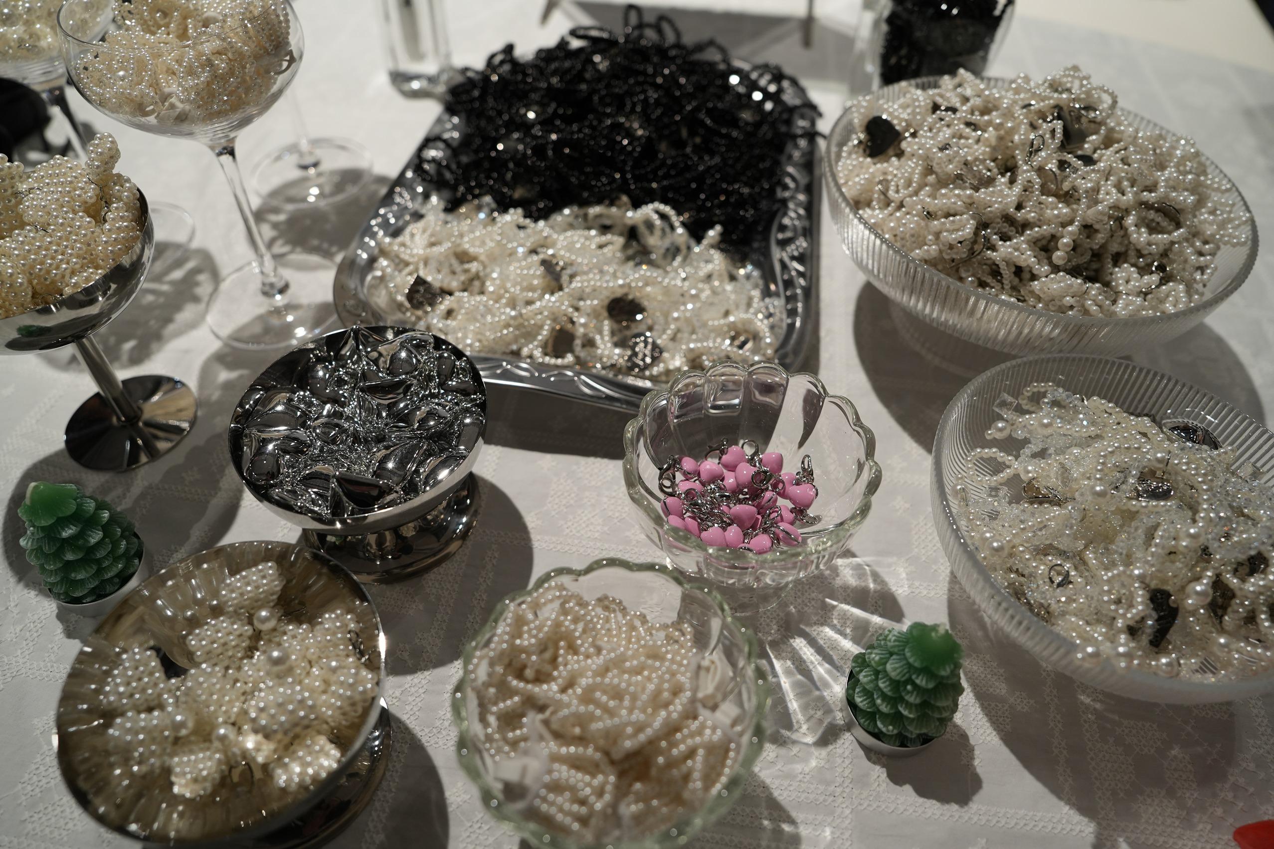 凡購買任何瑪莉珍鞋,即可獲贈掛鞋吊飾3粒。