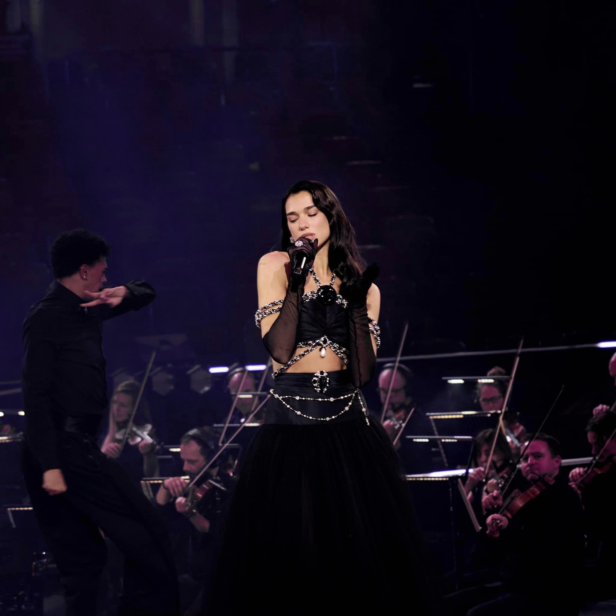 Fans不滿主辦仍未公布Dua Lipa巡唱是否如期舉行。