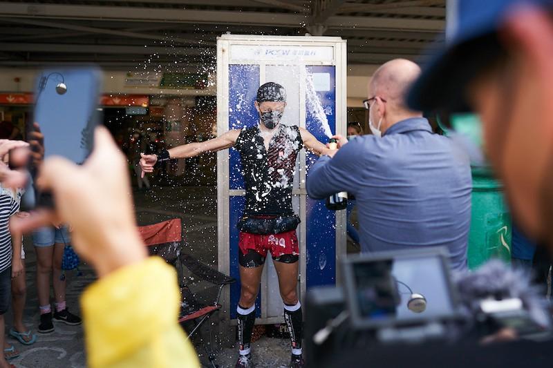 《香港四徑大步走》劇照。
