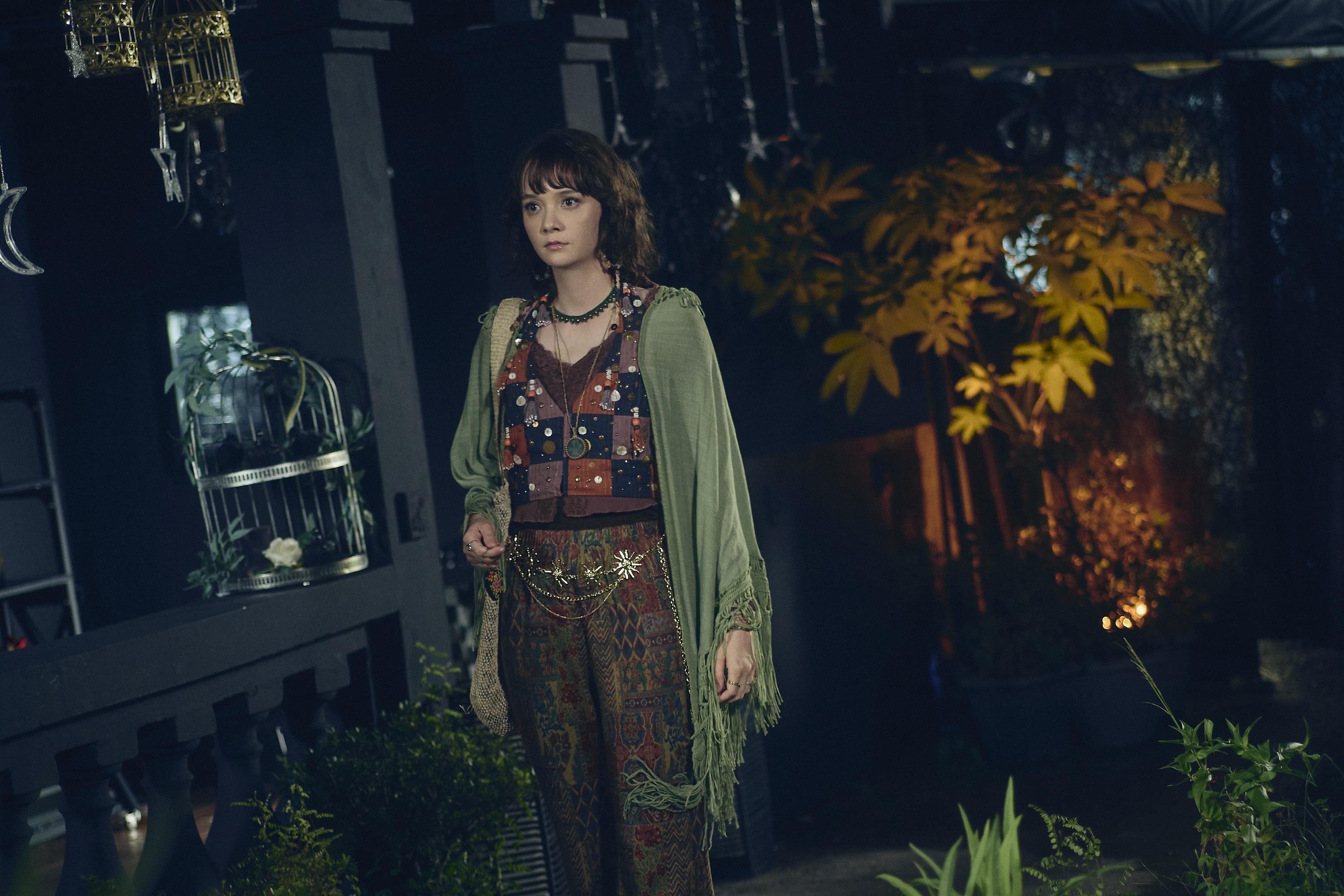 徐㴓喬演Yoyo塔羅咖啡店的拍檔。(港版《無用的謊言》劇照)