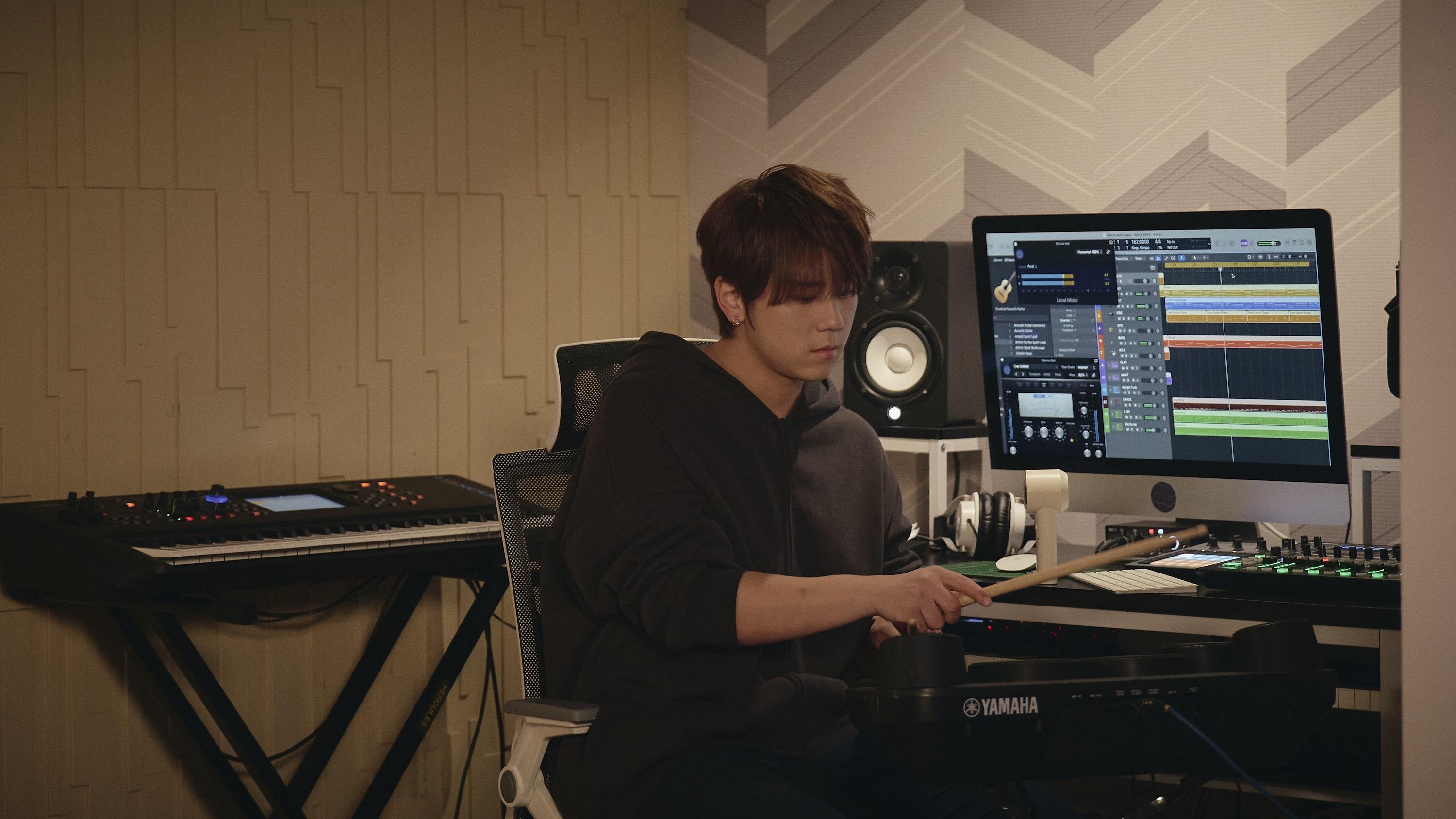 姜濤演從不公開露面的神秘作曲家。(港版《無用的謊言》劇照)