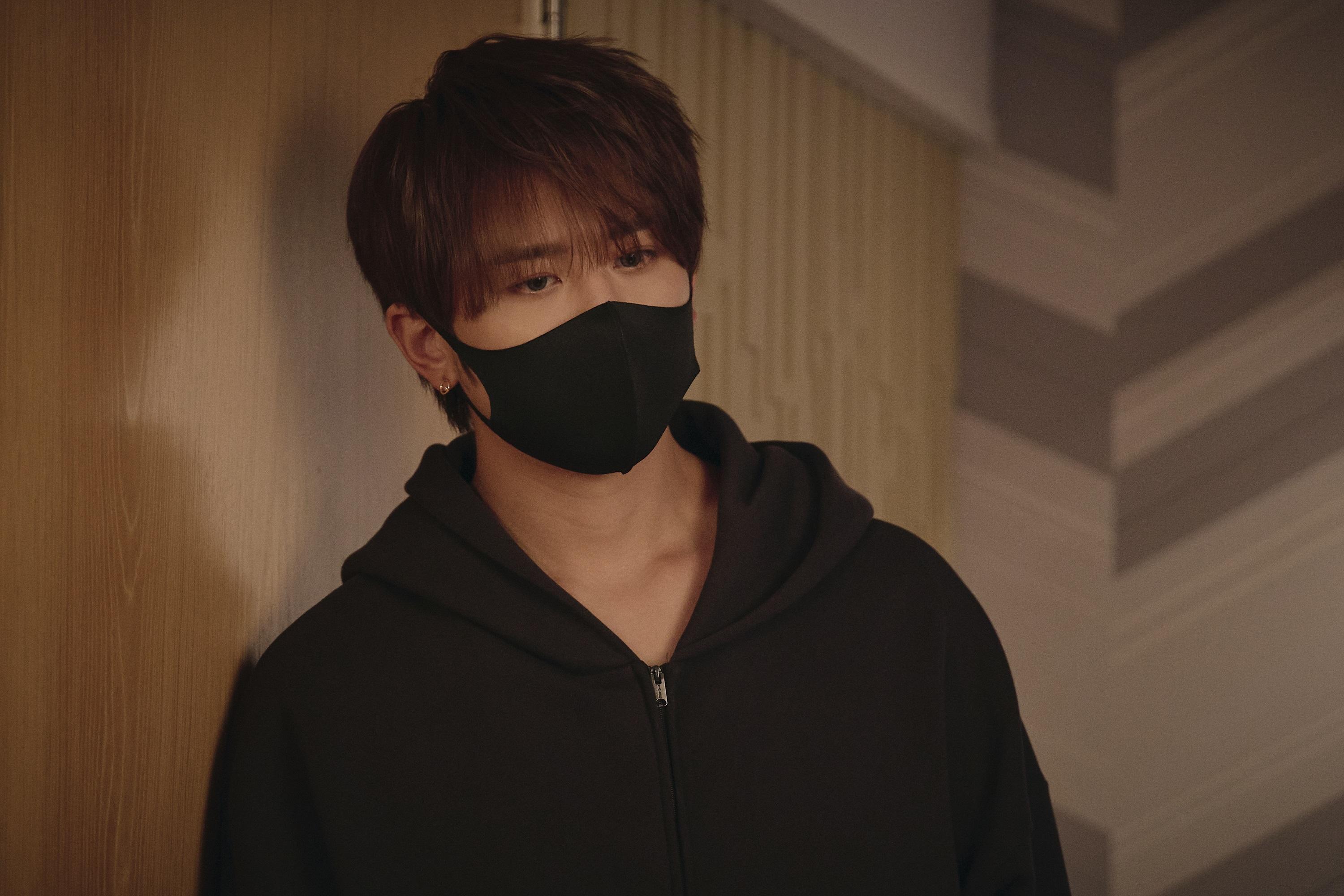 姜濤演從不公開露面的神秘作曲家,是Yoyo的新鄰居。(港版《無用的謊言》劇照)