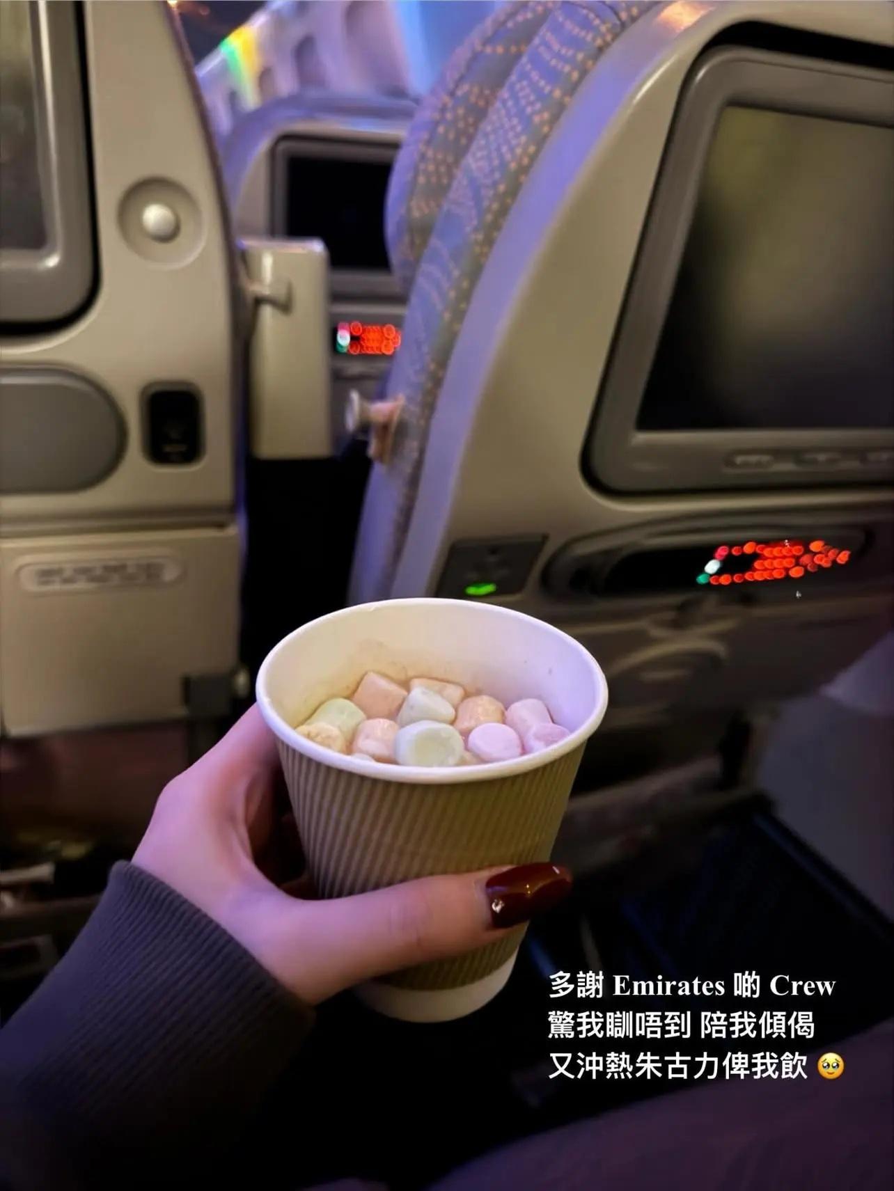 港女事後感謝機組人員。(網上圖片)