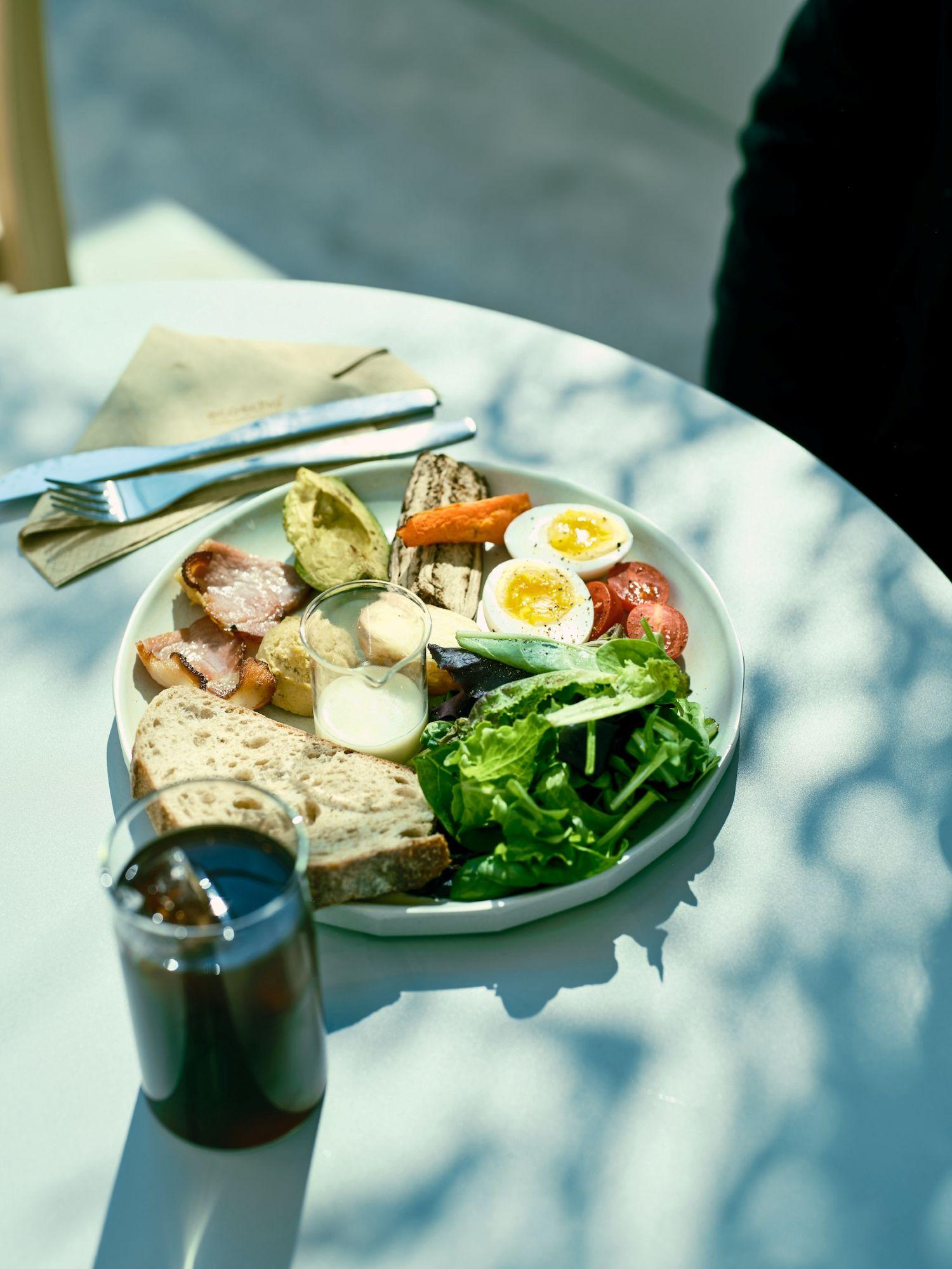Brunch Plate$108 Village Bakery手作麵包搭配新鮮蔬菜、香脆煙肉及雞蛋。
