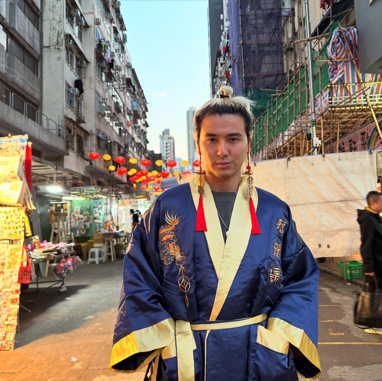 藤井風抵港後去了廟街買龍袍。
