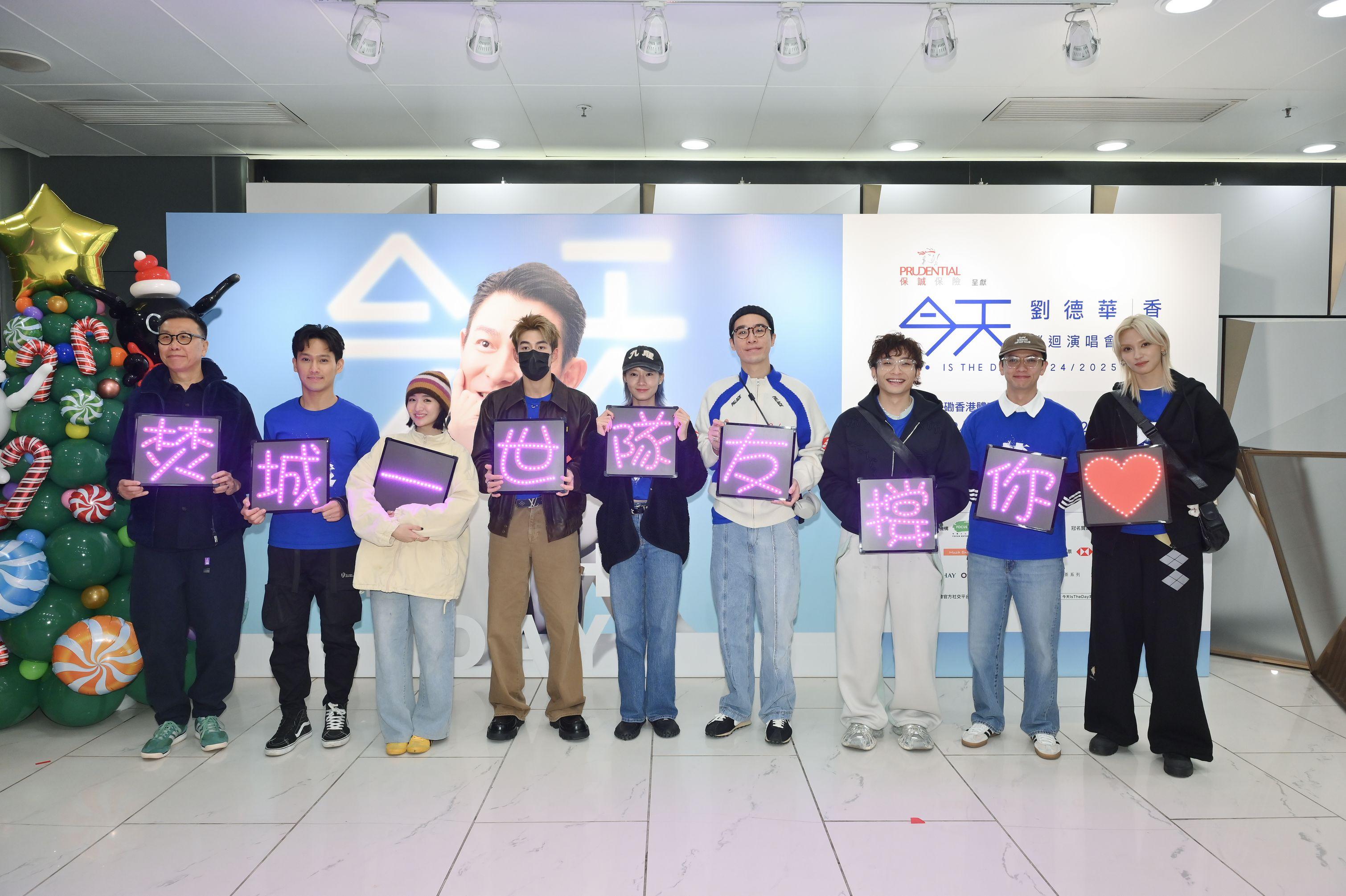導演潘耀明率領下,與Louise、Fish、Dee、Jeffrey、阿炳、Locker、黃愷𠎀、許恩怡一同現身紅館。