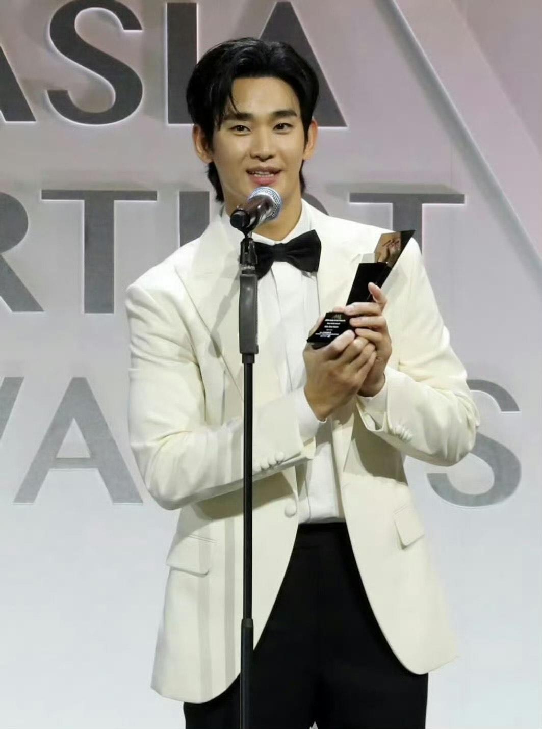 金秀賢拿下本屆演員大獎。