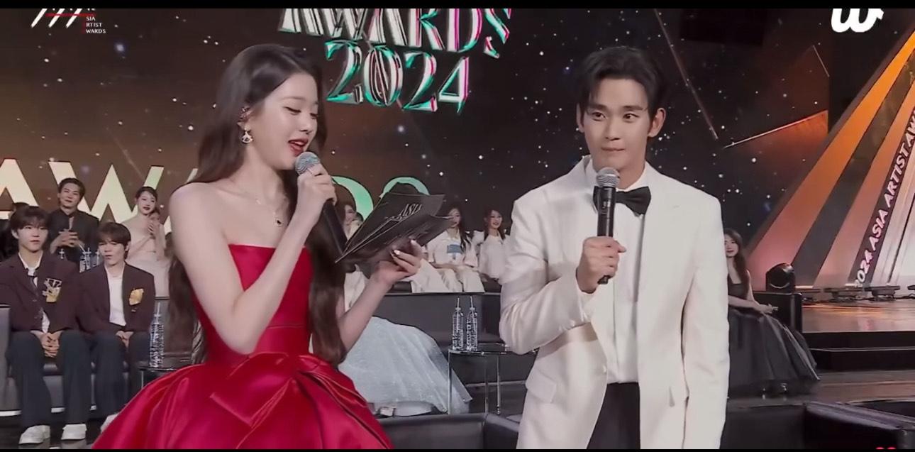 張員瑛訪問金秀賢,男神更大展歌喉。