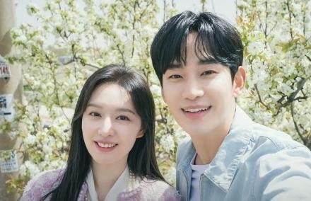 金秀賢憑夥拍金智媛的大熱劇《淚之女王》再創事業高峰。