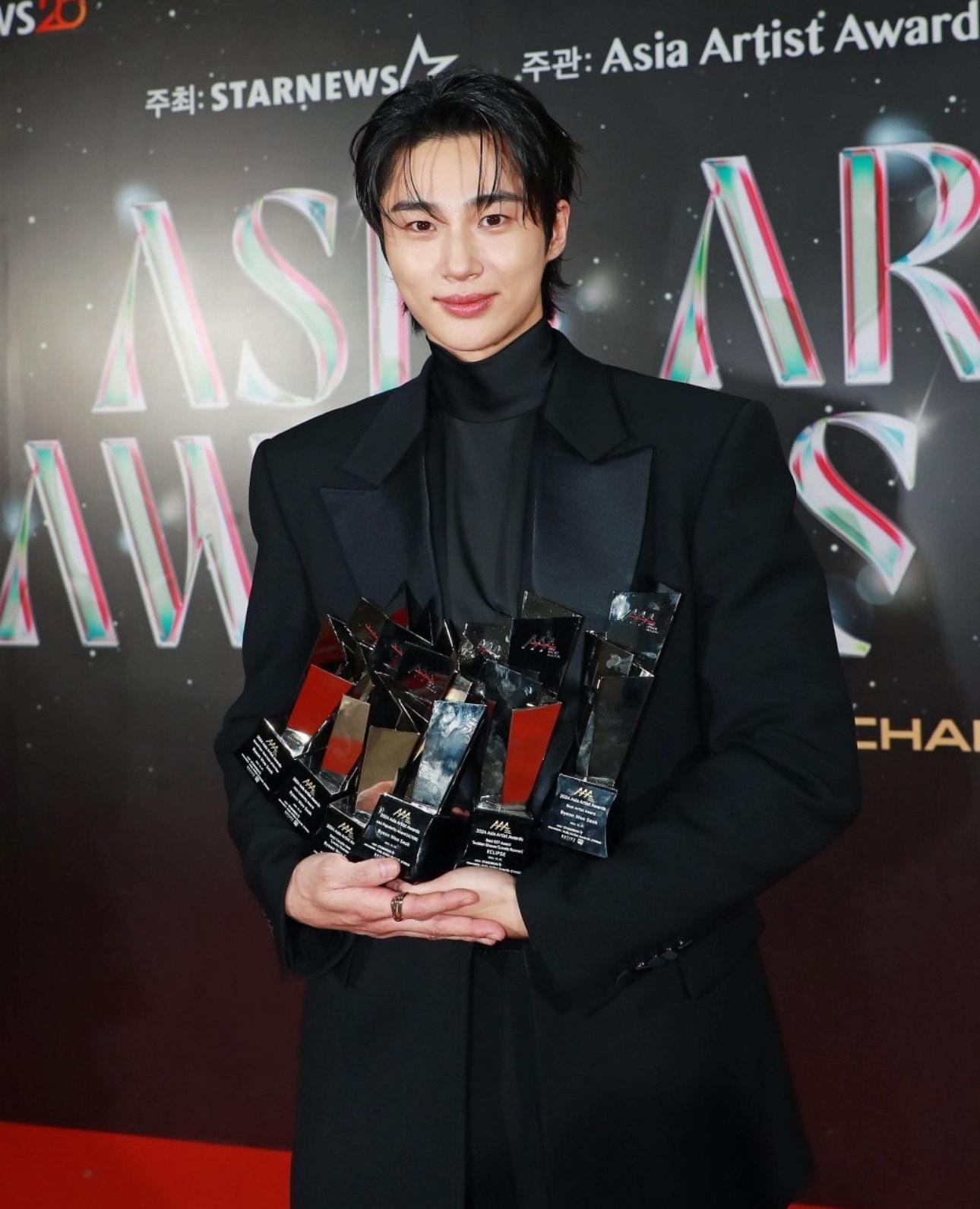邊佑錫一口氣擸走六個獎項。