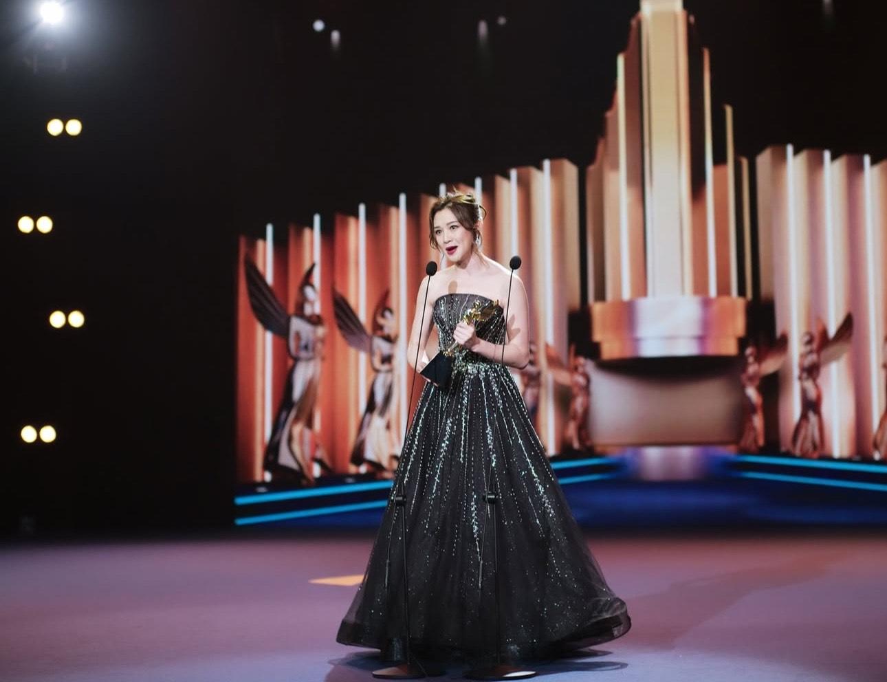 麥美恩操得一口流利英語,網民都表示相當驚訝。