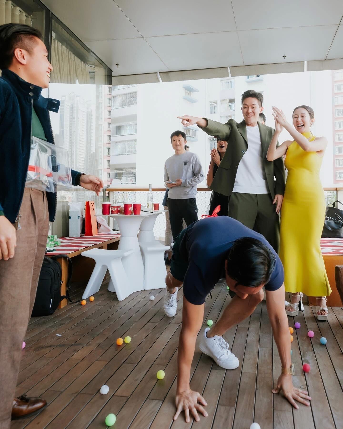 陀住六個月巨肚的麥明詩,腳踏5吋高踭鞋。